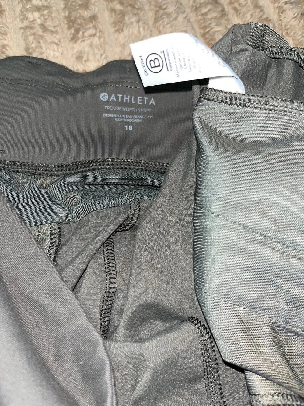 Athleta Trekkie North Shorts Size 18